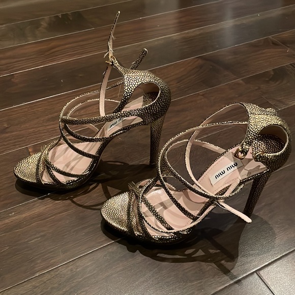 Mui Mui size 7 gold strappy heels - Picture 2 of 3